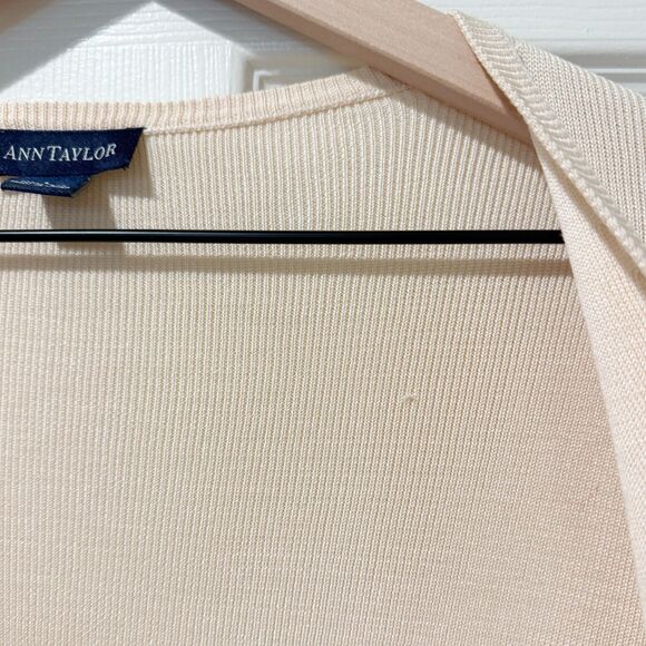 VTG Ann Taylor 100% Silk Cream Ivory Beaded Blue Floral Single Button Cardigan L - Picture 11 of 12